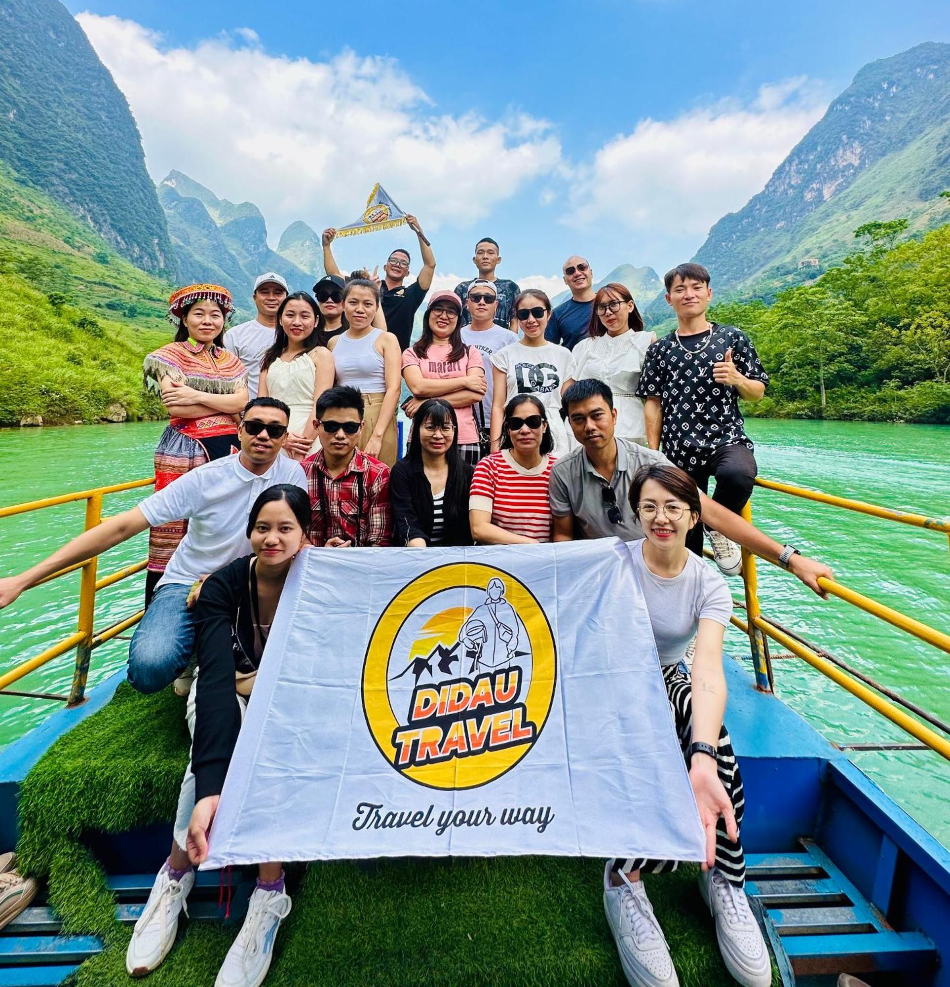 Tl Adventure Tour & Motorbike Aparthotel Ha Giang Buitenkant foto