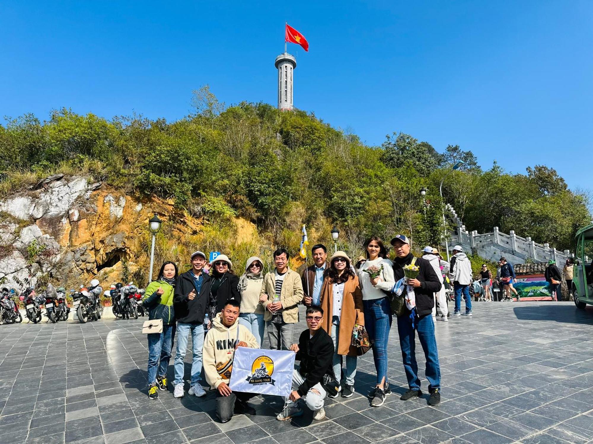 Tl Adventure Tour & Motorbike Aparthotel Ha Giang Buitenkant foto